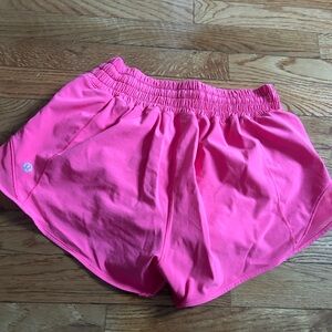 Lululemon size 4 hotty hot LIPSTICK